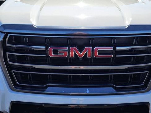 Used 2023 GMC Yukon XL AT4 w/ AT4 Premium Plus Package AWD/4WD image 3