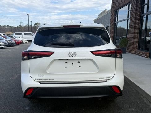 Used 2020 Toyota Highlander XLE image 5