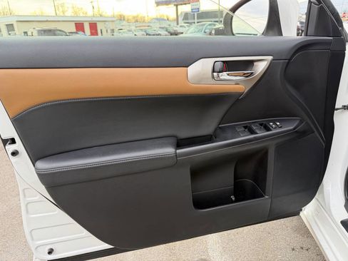 Used 2014 Lexus CT 200h image 10