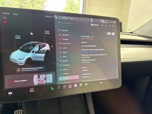 Used 2022 Tesla Model Y Performance AWD/4WD image 25