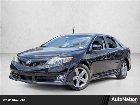 Used 2014 Toyota Camry SE image 1