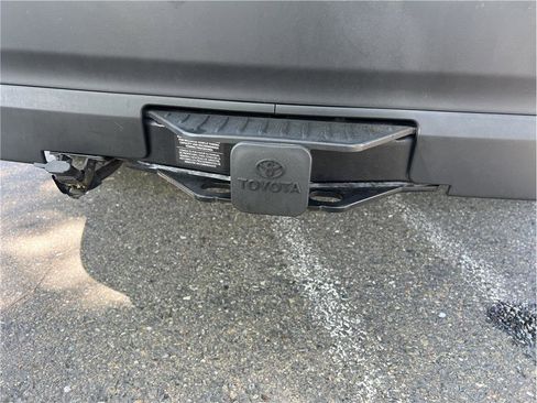 Used 2018 Toyota Highlander XLE image 11