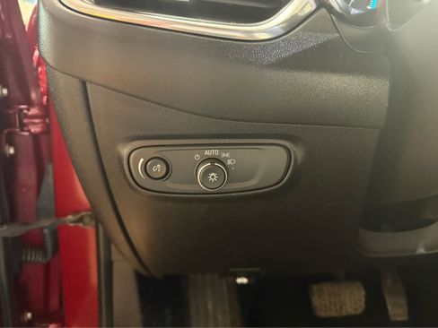 Used 2018 Chevrolet Equinox LT image 11