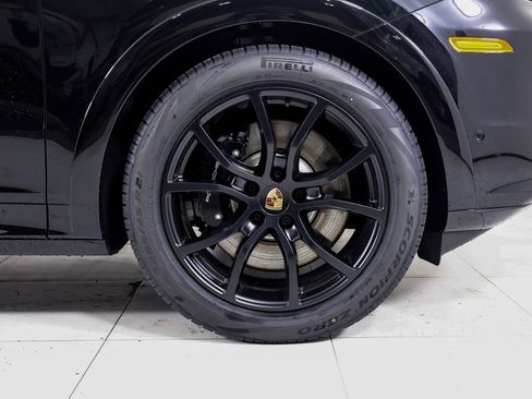 New 2026 Porsche Cayenne GTS image 27