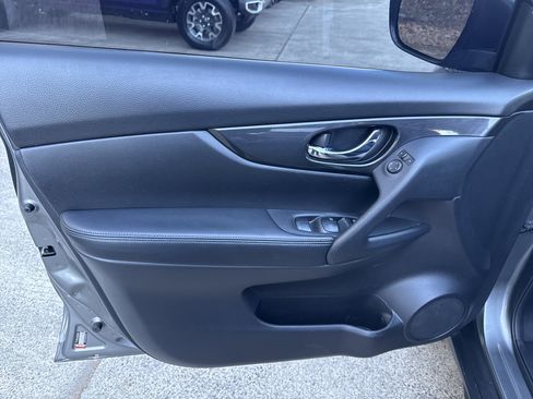 Used 2017 Nissan Rogue S image 10