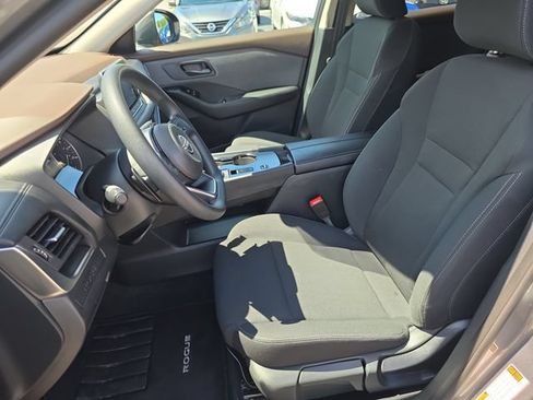 Used 2023 Nissan Rogue S FWD image 11