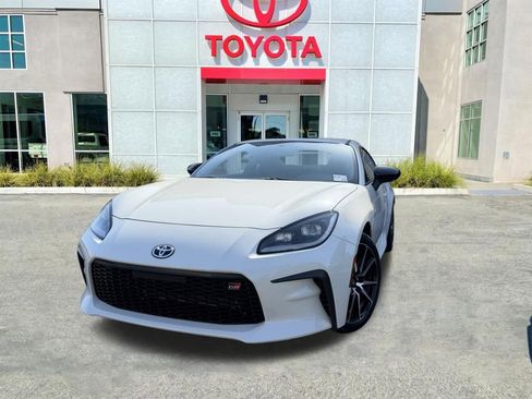 Used 2024 Toyota GR86 RWD image 4