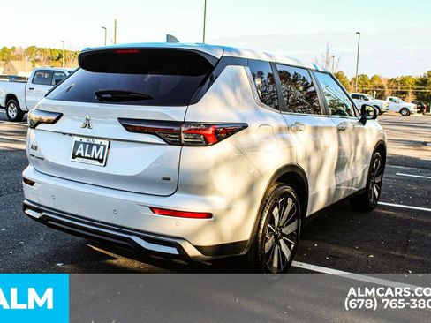 Used 2025 Mitsubishi Outlander SE image 6