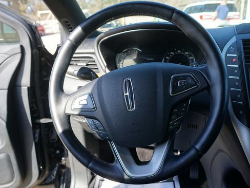 Used 2017 Lincoln MKC Reserve w/ Lincoln MKC Climate Package AWD/4WD image 9