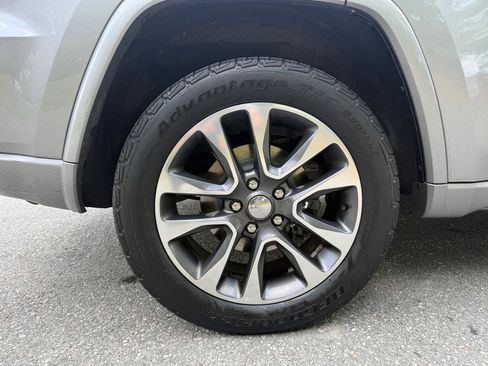 Used 2018 Jeep Grand Cherokee Overland AWD/4WD image 27