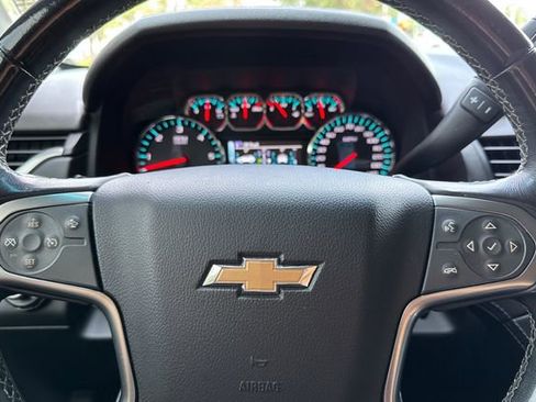 Used 2018 Chevrolet Suburban LT RWD image 36