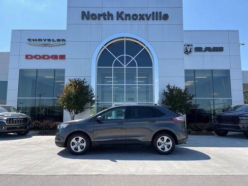 Used 2019 Ford Edge SE FWD image 2