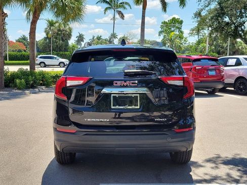 Certified 2022 GMC Terrain SLE w/ Driver Convenience Package AWD/4WD image 4