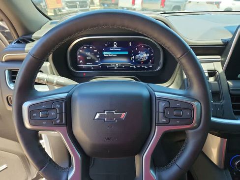 Used 2023 Chevrolet Suburban Z71 w/ Luxury Package AWD/4WD image 19