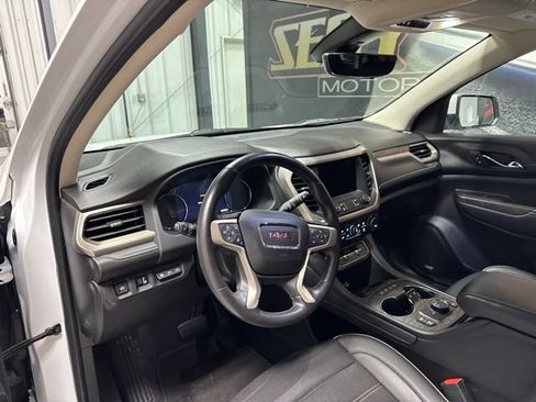 Used 2021 GMC Acadia Denali w/ Denali Technology Package FWD image 5