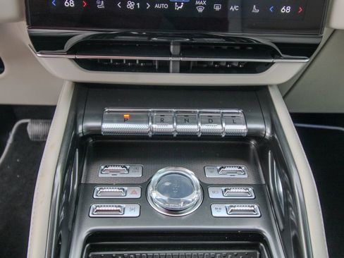 Used 2026 Lincoln Nautilus Premier w/ Jet Appearance Package image 28