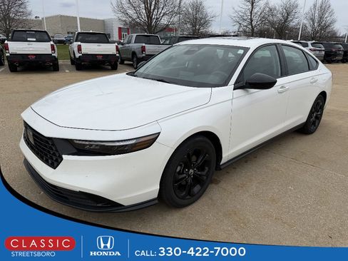 Used 2025 Honda Accord SE image 1