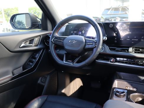 Used 2025 Chevrolet Equinox RS w/ Convenience Package III FWD image 12