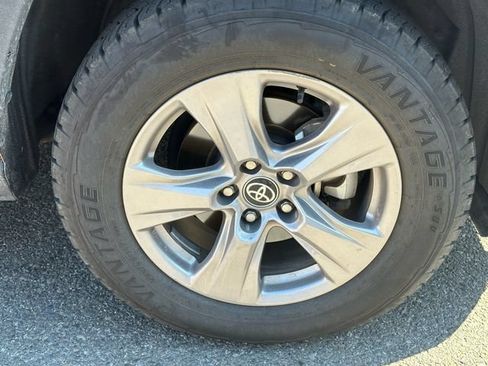 Certified 2025 Toyota RAV4 XLE AWD/4WD image 15
