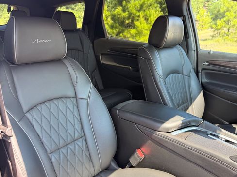 Used 2023 Buick Enclave Avenir w/ Avenir Technology Package FWD image 33
