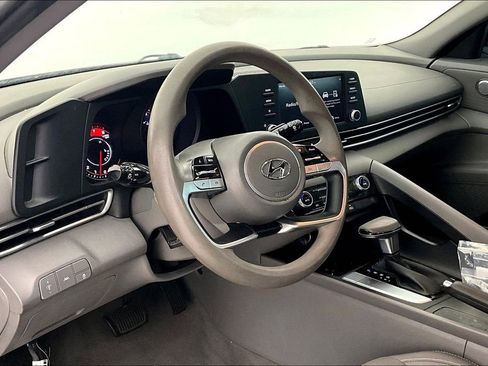 Used 2021 Hyundai Elantra SEL image 18