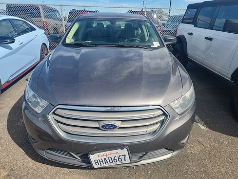 Used 2014 Ford Taurus SE image 2