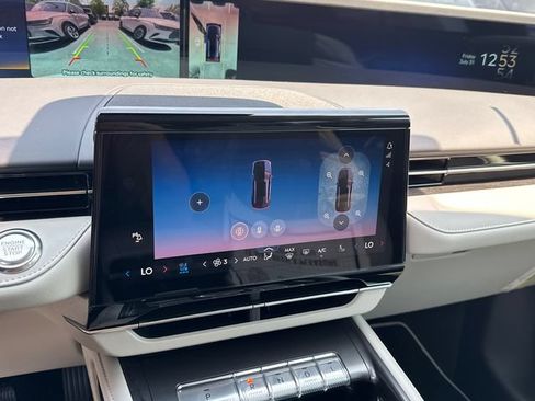 New 2026 Lincoln Nautilus Reserve AWD/4WD image 32