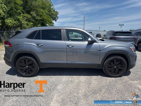 Used 2024 Volkswagen Atlas Cross Sport SE w/ Panoramic Sunroof Package FWD image 6