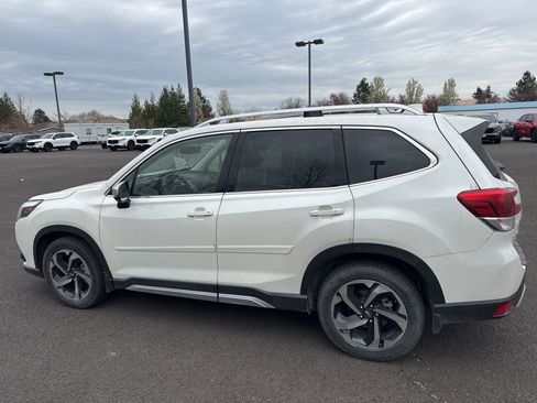 Used 2022 Subaru Forester Touring image 4