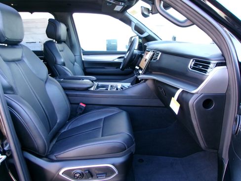New 2026 Jeep Grand Wagoneer Limited AWD/4WD image 23