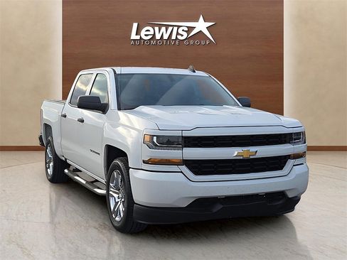 Used 2018 Chevrolet Silverado 1500 Custom w/ Custom Value Package image 6