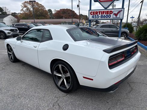 Used 2016 Dodge Challenger R/T image 4