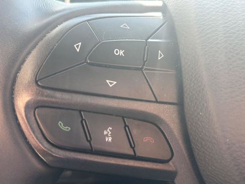 Used 2019 Jeep Cherokee Trailhawk w/ Cold Weather Group AWD/4WD image 8
