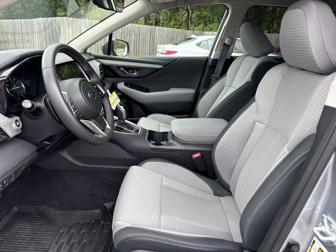 Used 2025 Subaru Outback Premium AWD/4WD image 9