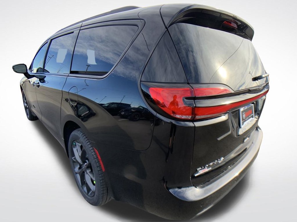 New 2026 Chrysler Pacifica Select w/ S Appearance Package AWD/4WD image 3