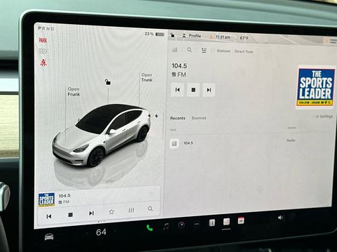 Used 2023 Tesla Model Y Long Range AWD/4WD image 21