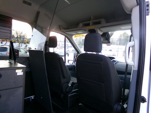 Used 2019 Ford Transit 150 XLT image 9