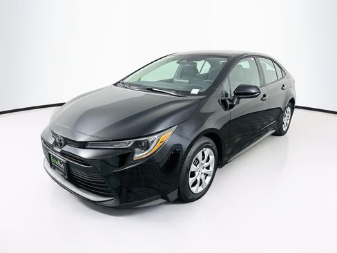 Used 2025 Toyota Corolla LE FWD image 3