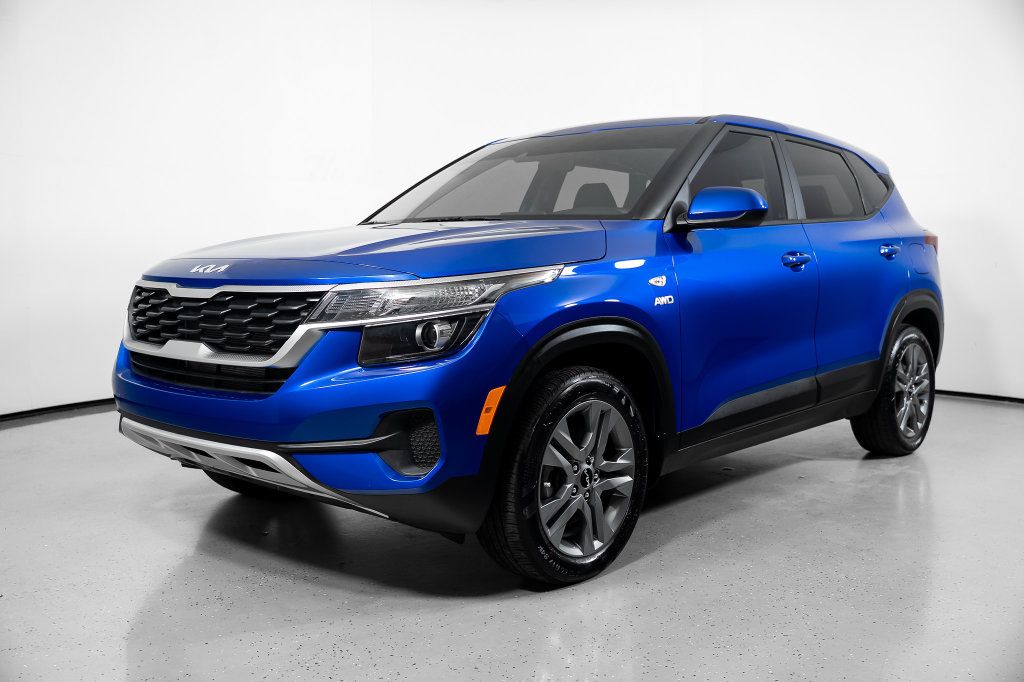 Used 2023 Kia Seltos LX AWD/4WD image 14