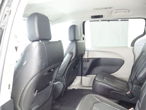 Certified 2023 Chrysler Pacifica Touring-L FWD image 20