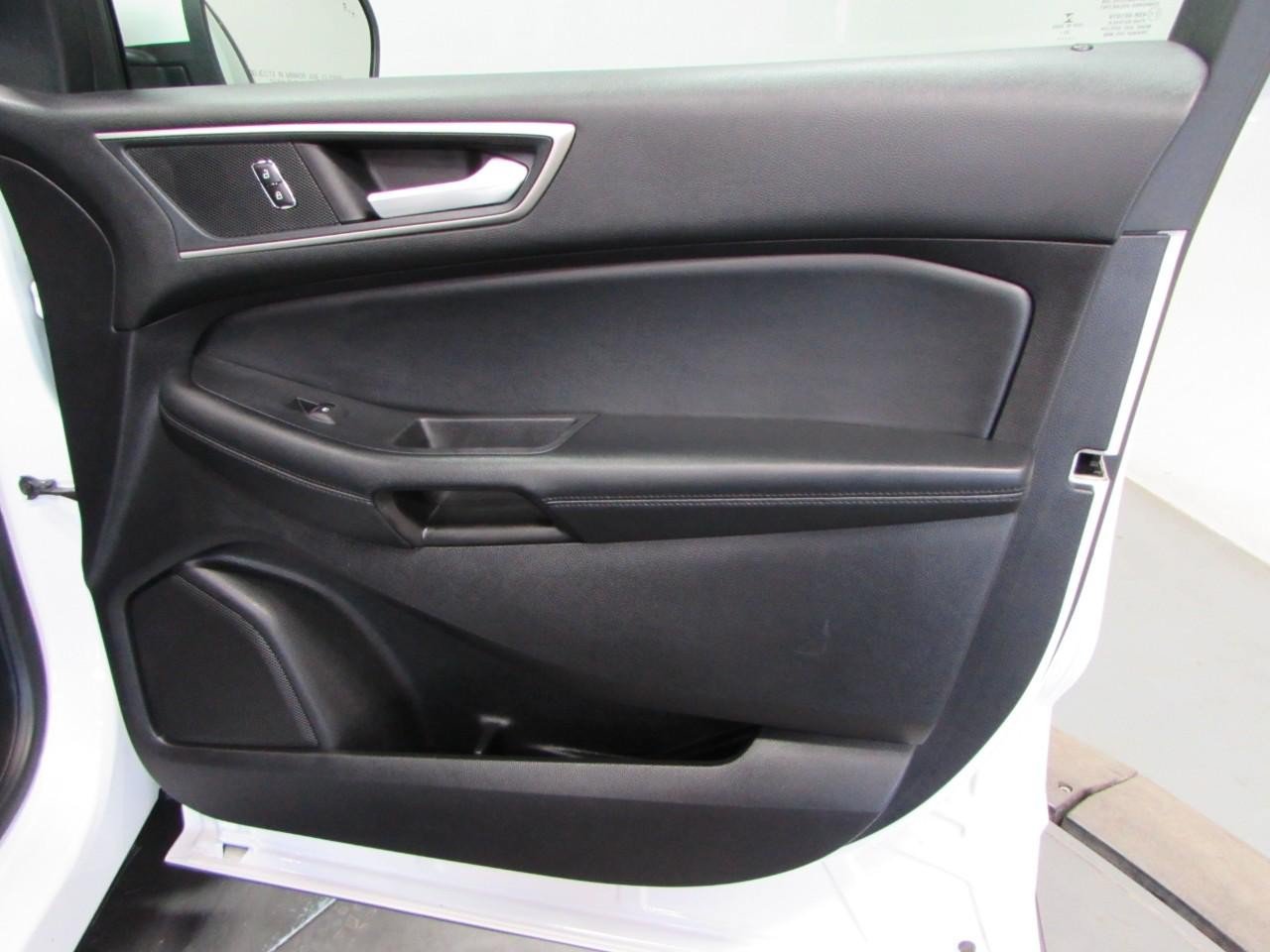 Used 2021 Ford Edge SEL AWD/4WD image 16