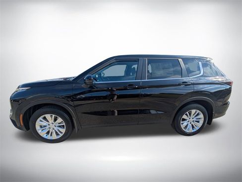 New 2025 Mitsubishi Outlander SE image 6