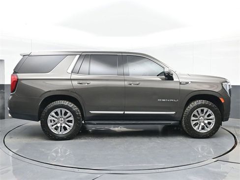 Used 2021 GMC Yukon Denali image 3