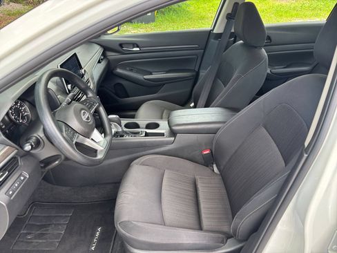 Used 2025 Nissan Altima 2.5 SV FWD image 28