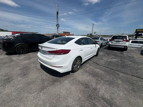 Used 2017 Hyundai Elantra SE FWD image 6