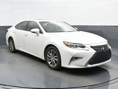 Used 2017 Lexus ES 300h w/ Luxury Package