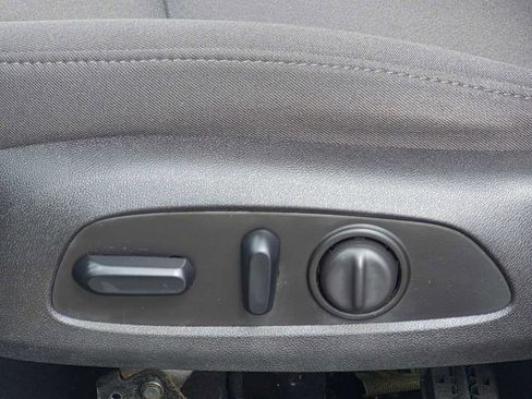 Used 2018 Chevrolet Malibu LT FWD image 13