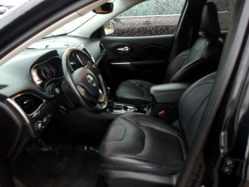 Used 2020 Jeep Cherokee Limited image 19