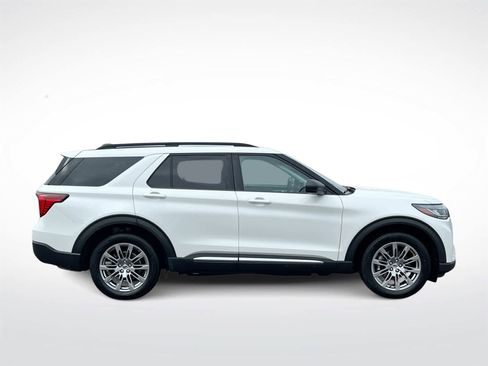 Used 2025 Ford Explorer Active w/ Active Comfort Package image 9