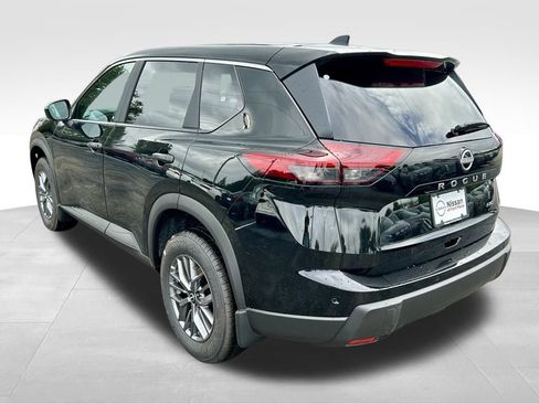 Used 2025 Nissan Rogue S image 4